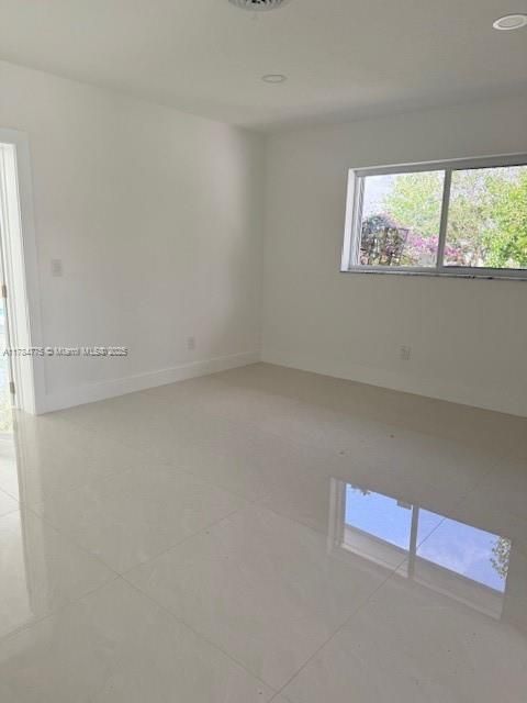 En Venta: $1,795,000 (3 camas, 2 baños, 1972 Pies cuadrados)