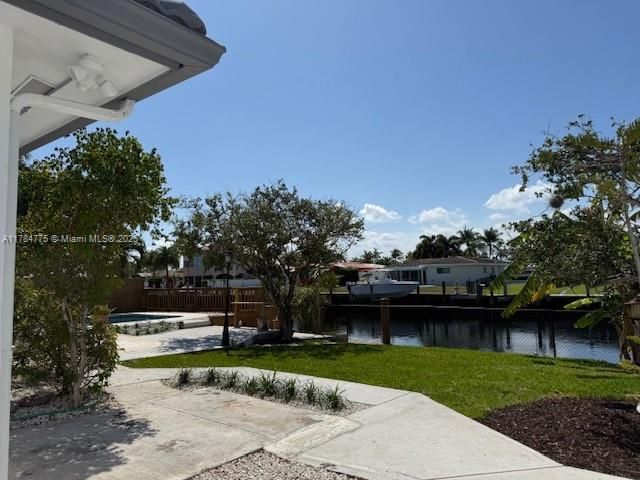 En Venta: $1,795,000 (3 camas, 2 baños, 1972 Pies cuadrados)