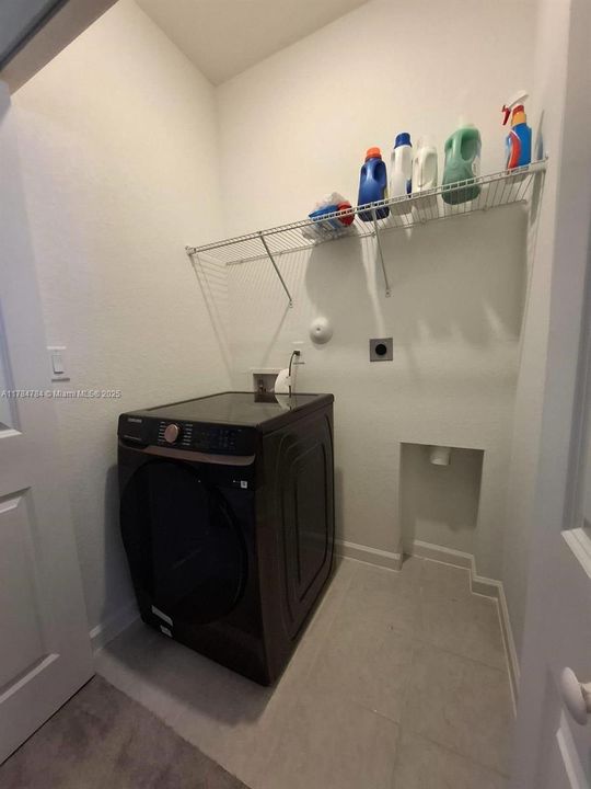 最近租的: $3,000 (3 贝兹, 2 浴室, 1331 平方英尺)