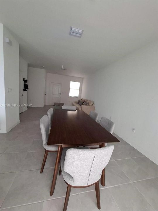 最近租的: $3,000 (3 贝兹, 2 浴室, 1331 平方英尺)