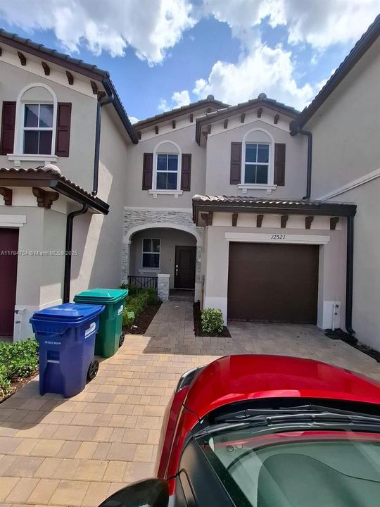 最近租的: $3,000 (3 贝兹, 2 浴室, 1331 平方英尺)