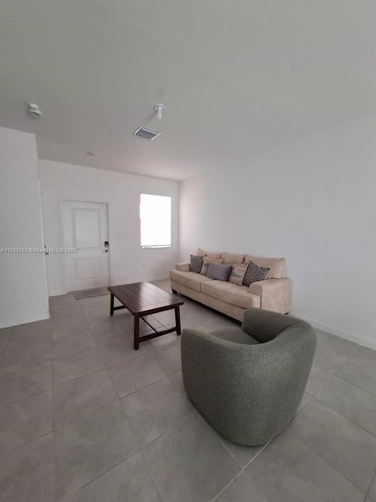 最近租的: $3,000 (3 贝兹, 2 浴室, 1331 平方英尺)