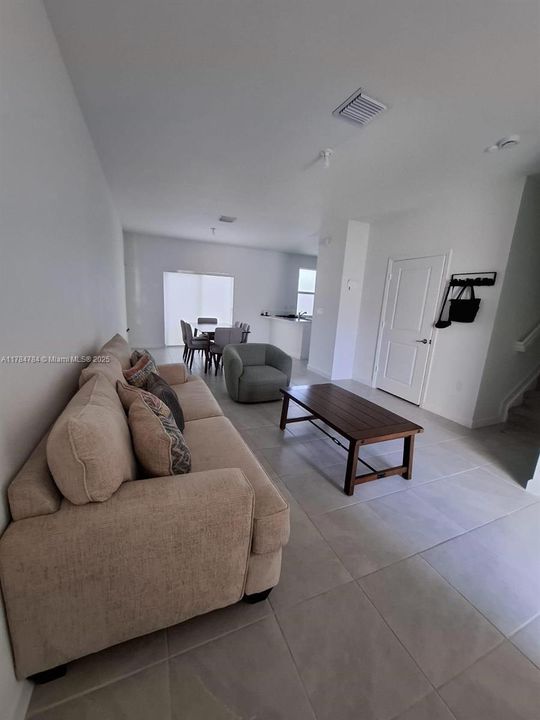 最近租的: $3,000 (3 贝兹, 2 浴室, 1331 平方英尺)