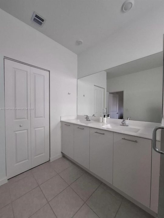 最近租的: $3,000 (3 贝兹, 2 浴室, 1331 平方英尺)