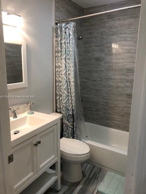 Recently Sold: $395,000 (2 beds, 2 baths, 990 Square Feet)