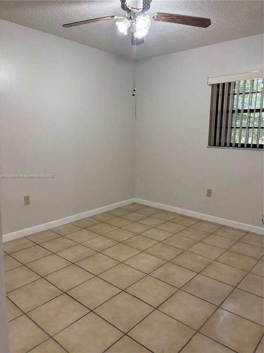 Недавно продано: $315,000 (2 спален, 2 ванн, 893 Квадратных фут)