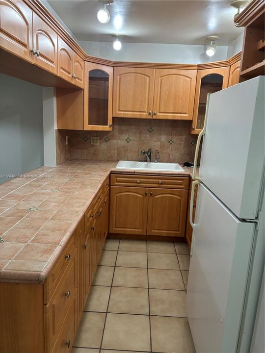 Недавно продано: $315,000 (2 спален, 2 ванн, 893 Квадратных фут)