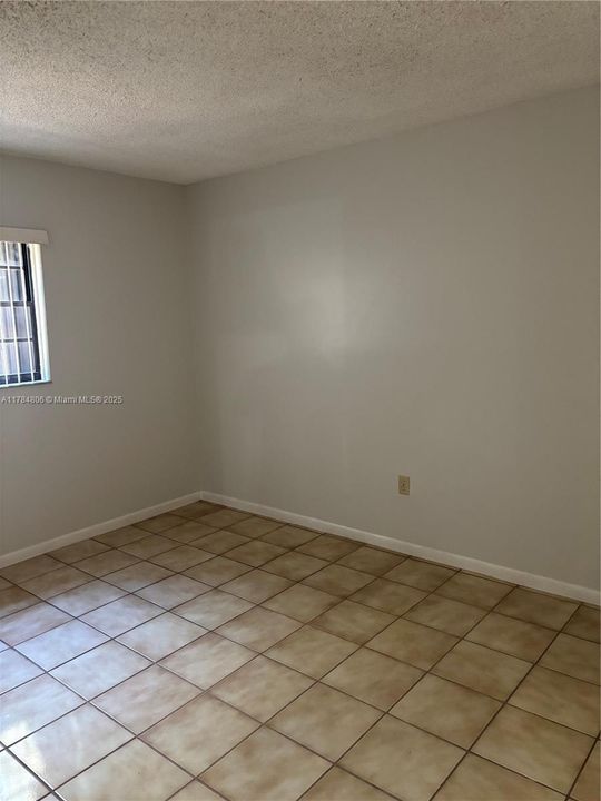 Недавно продано: $315,000 (2 спален, 2 ванн, 893 Квадратных фут)