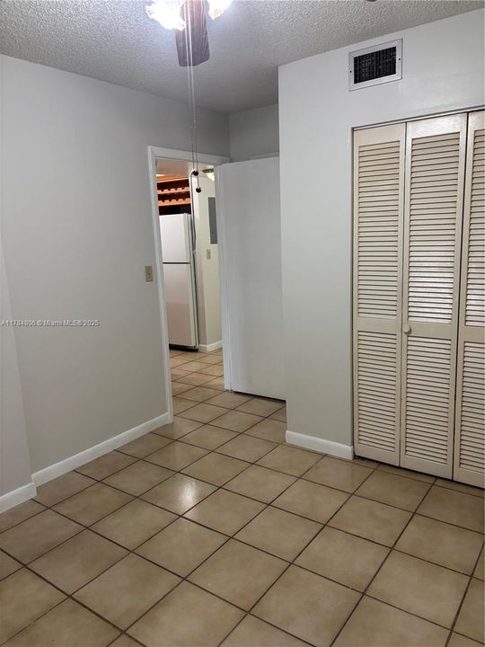 Недавно продано: $315,000 (2 спален, 2 ванн, 893 Квадратных фут)