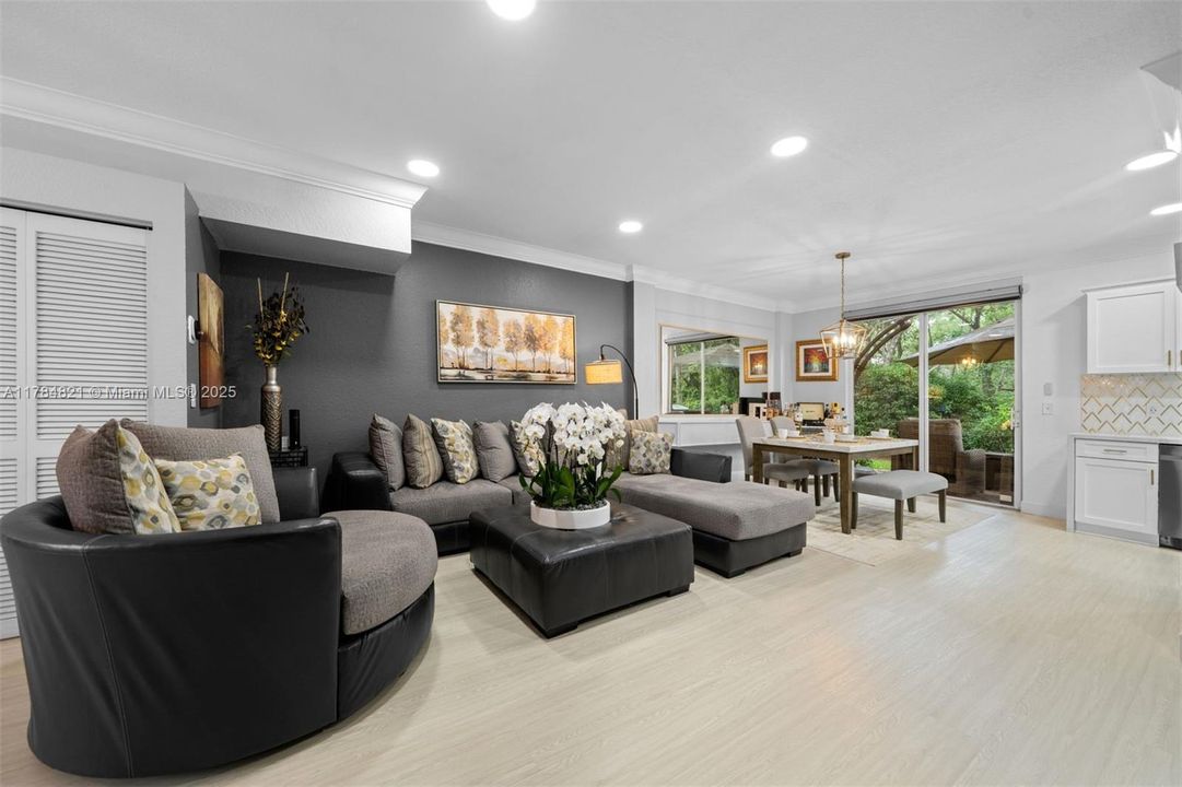 Недавно продано: $450,000 (3 спален, 2 ванн, 1573 Квадратных фут)