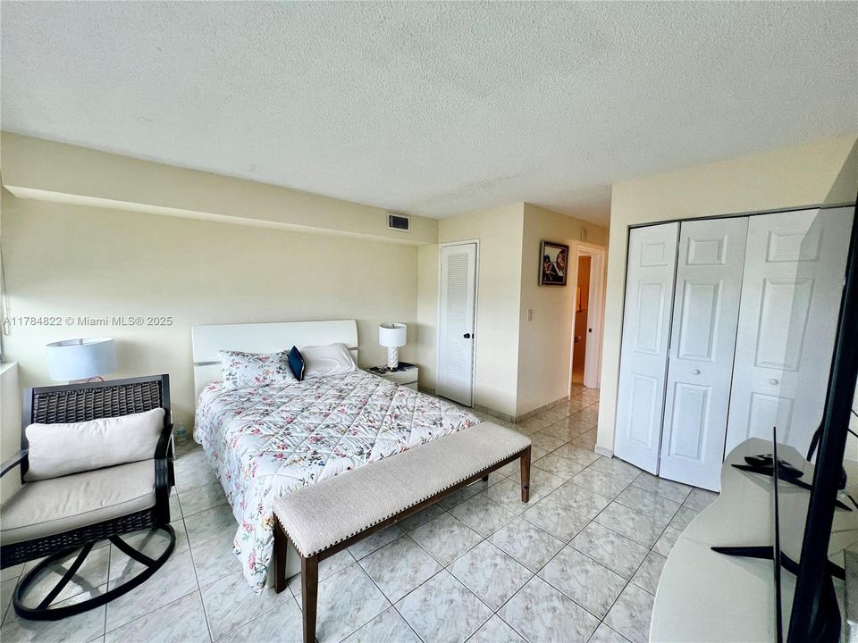 En Venta: $365,000 (1 camas, 2 baños, 1010 Pies cuadrados)