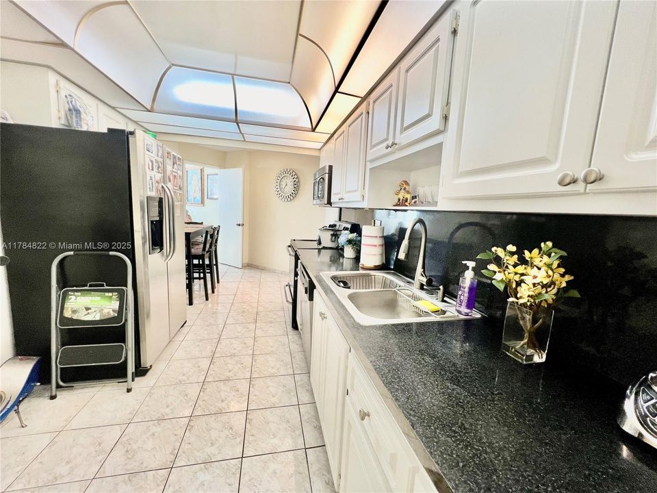 En Venta: $365,000 (1 camas, 2 baños, 1010 Pies cuadrados)