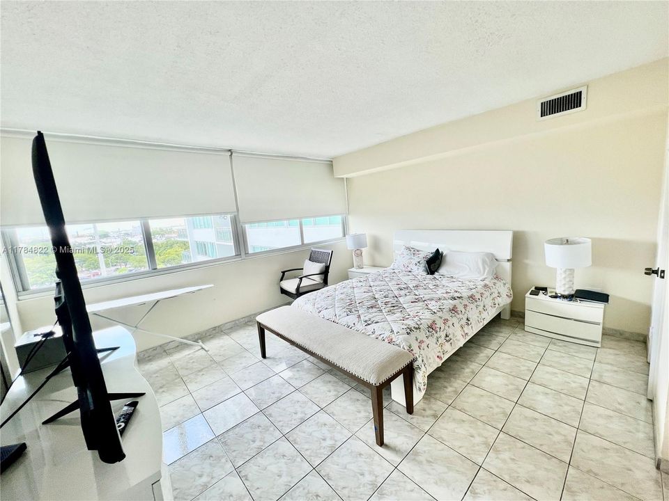 En Venta: $365,000 (1 camas, 2 baños, 1010 Pies cuadrados)