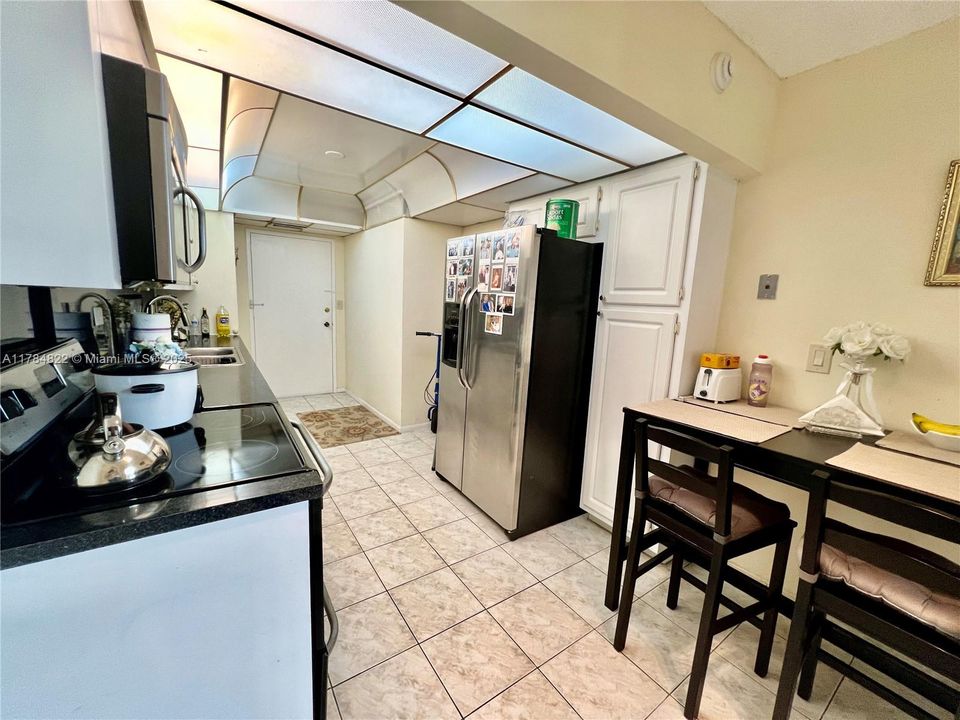 En Venta: $365,000 (1 camas, 2 baños, 1010 Pies cuadrados)