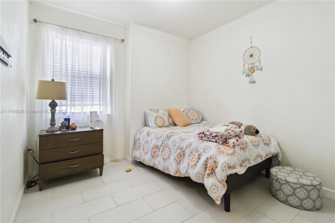 Recently Sold: $400,000 (3 beds, 2 baths, 1740 Square Feet)