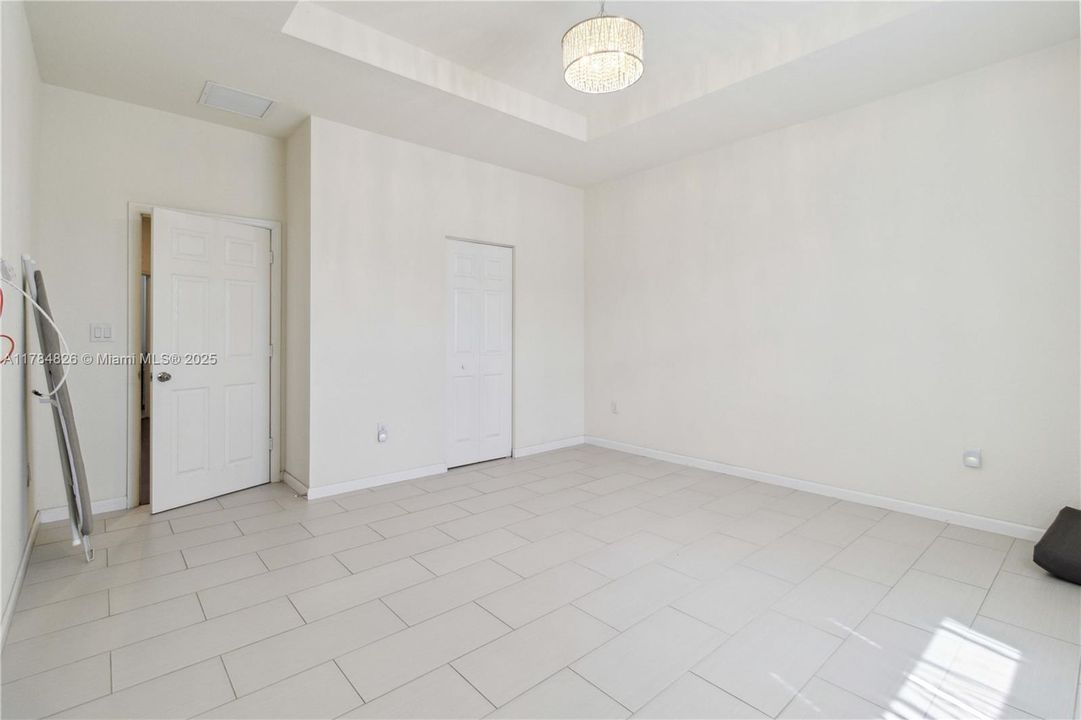 Recently Sold: $400,000 (3 beds, 2 baths, 1740 Square Feet)