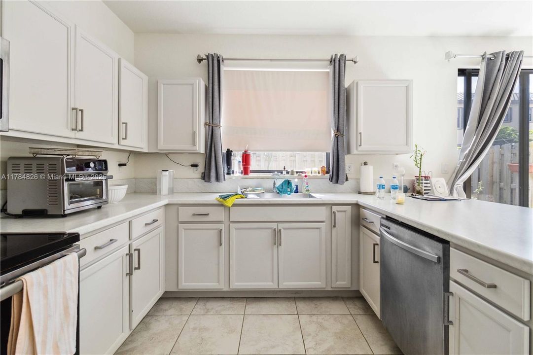 Recently Sold: $400,000 (3 beds, 2 baths, 1740 Square Feet)