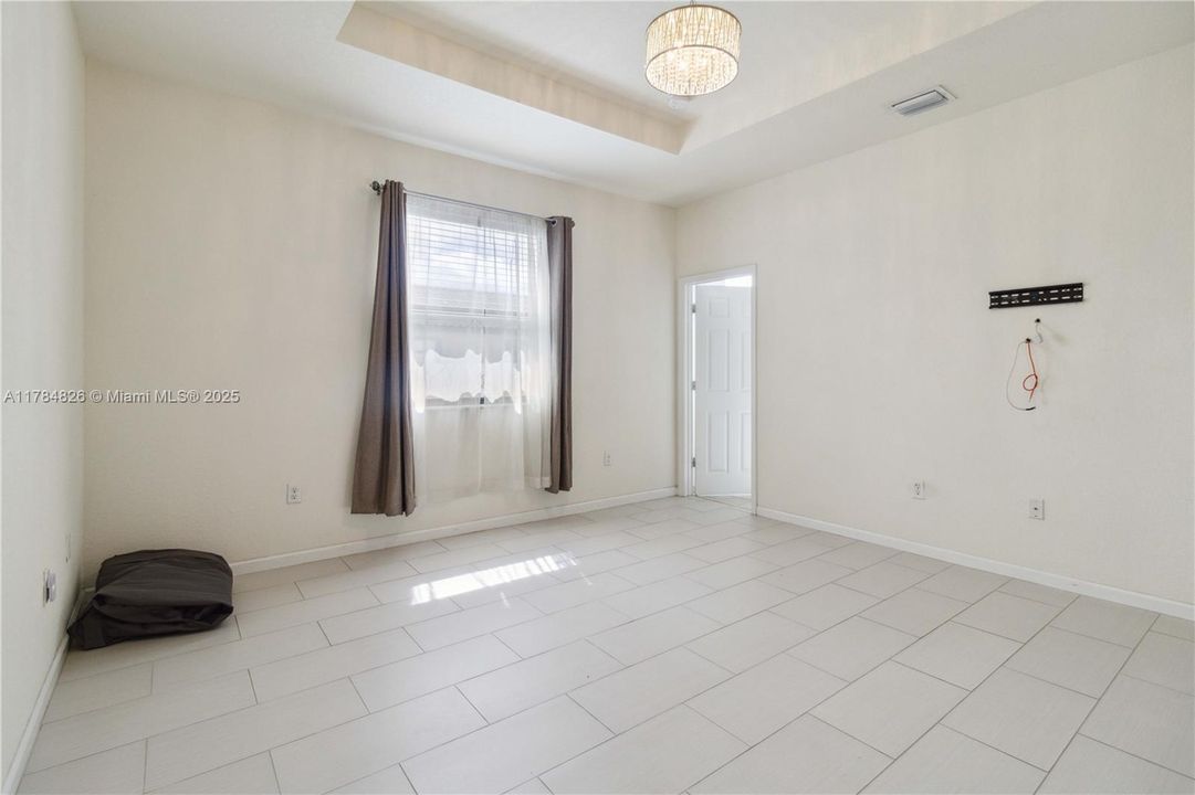 Recently Sold: $400,000 (3 beds, 2 baths, 1740 Square Feet)