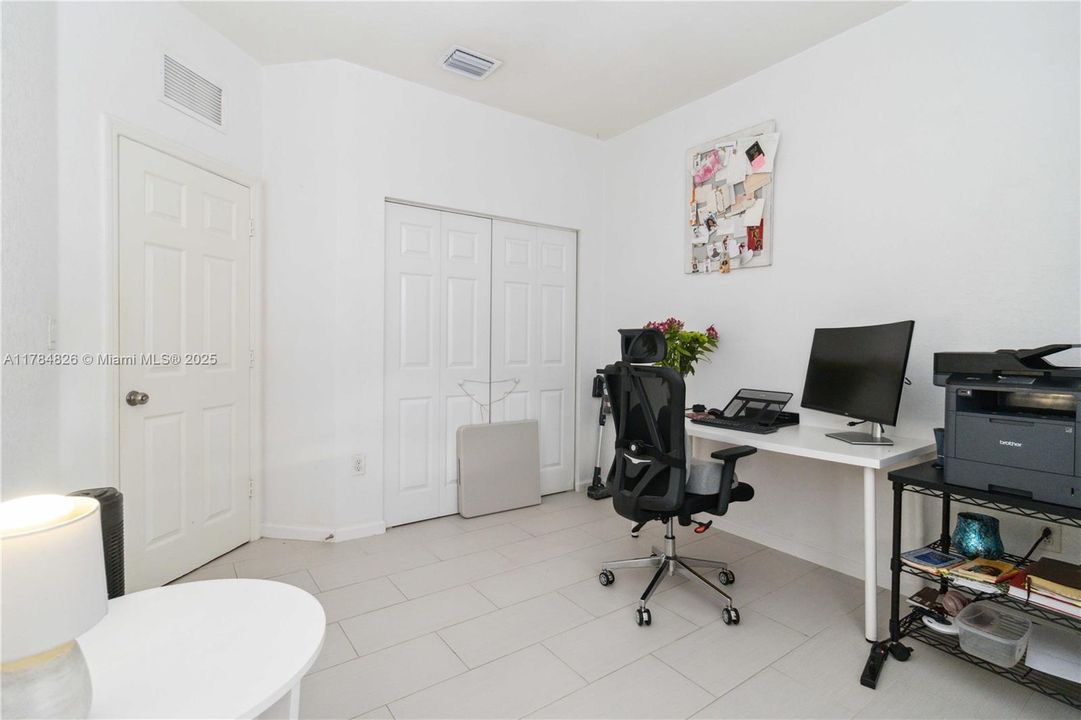 Recently Sold: $400,000 (3 beds, 2 baths, 1740 Square Feet)