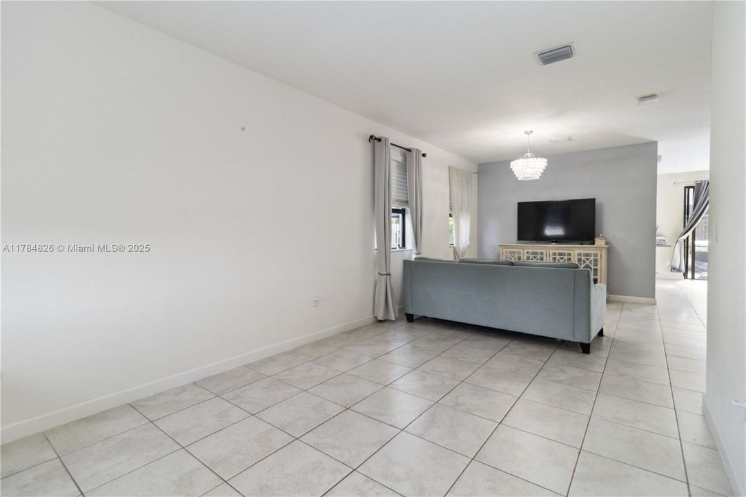 Recently Sold: $400,000 (3 beds, 2 baths, 1740 Square Feet)