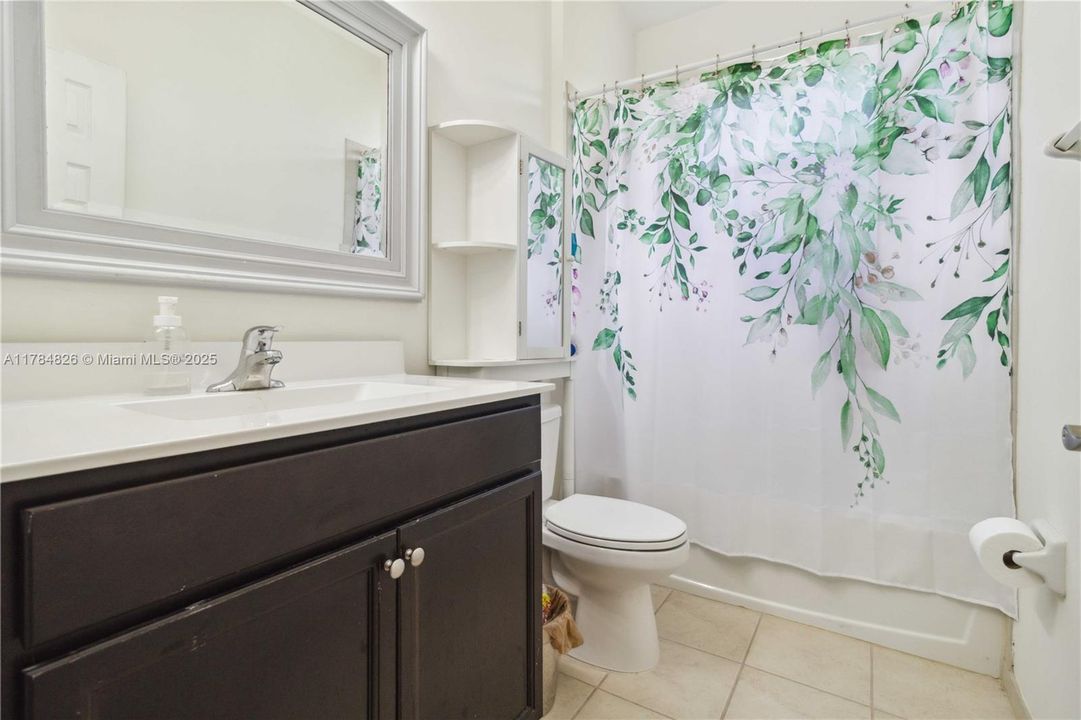 Recently Sold: $400,000 (3 beds, 2 baths, 1740 Square Feet)