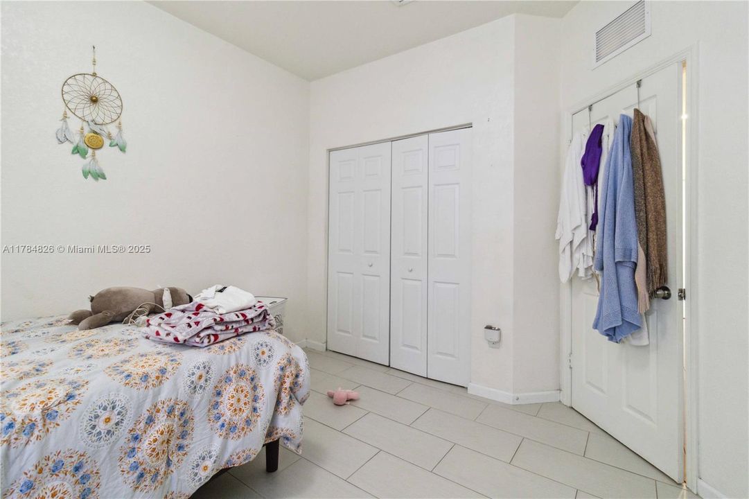 Recently Sold: $400,000 (3 beds, 2 baths, 1740 Square Feet)