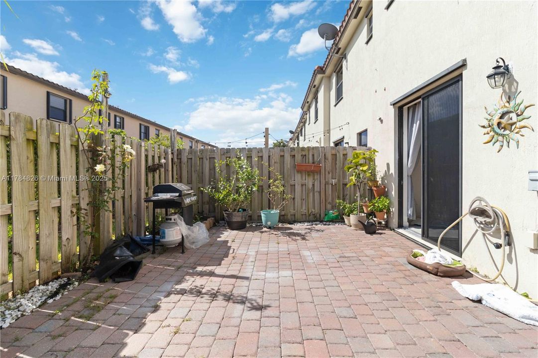 Recently Sold: $400,000 (3 beds, 2 baths, 1740 Square Feet)