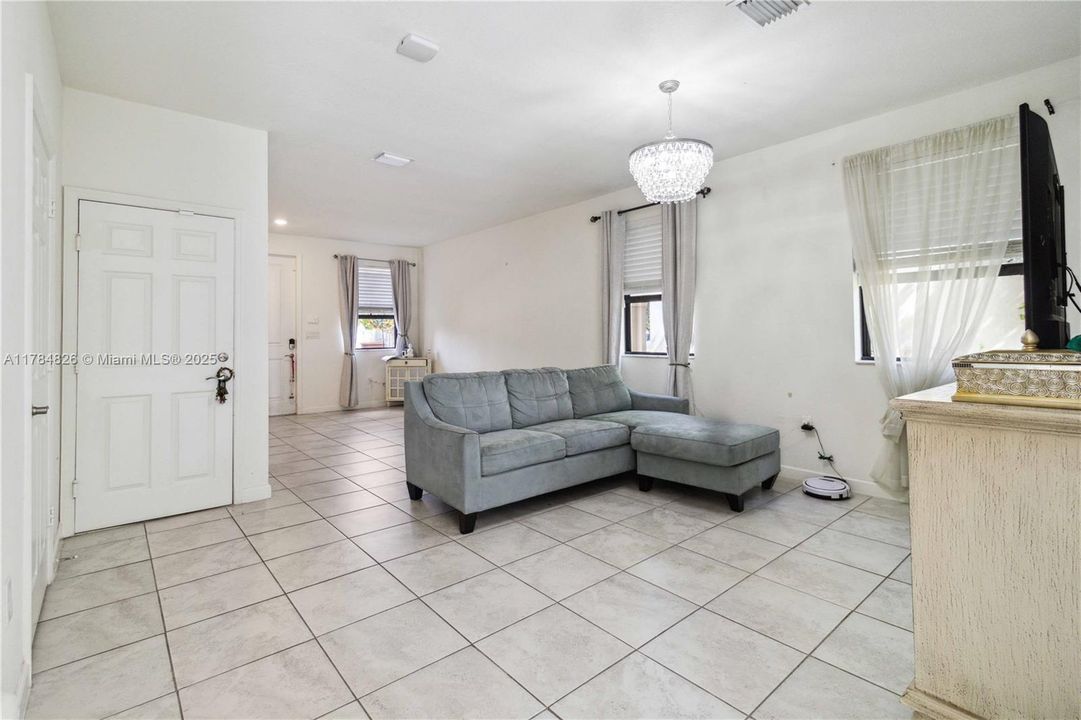 Recently Sold: $400,000 (3 beds, 2 baths, 1740 Square Feet)