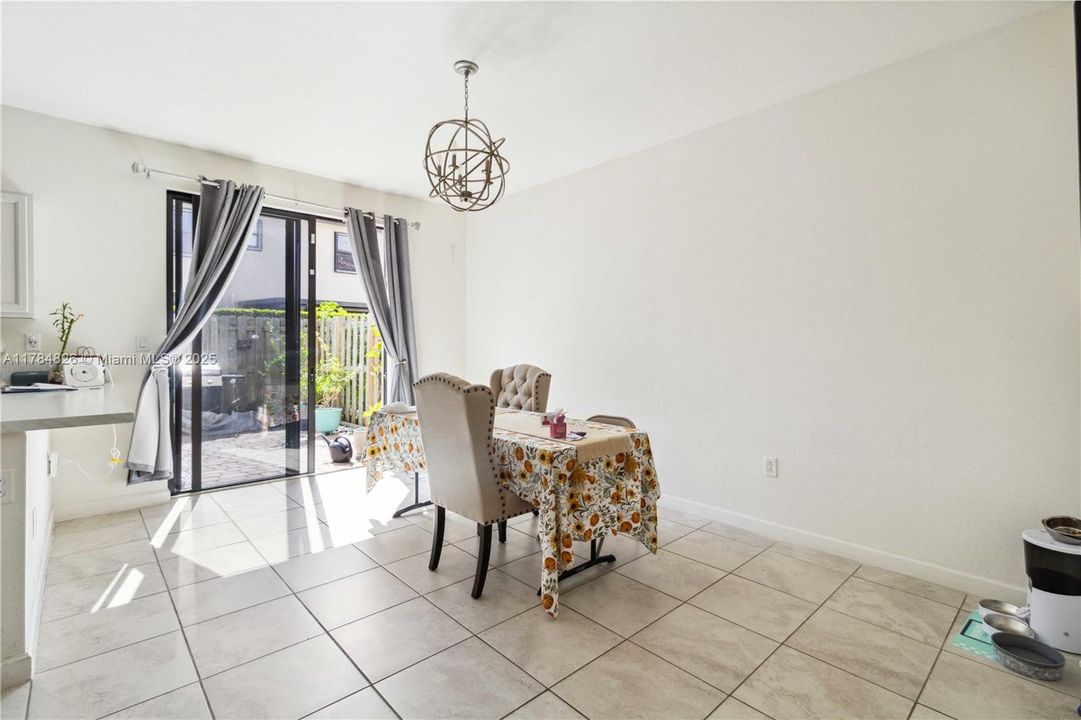 Recently Sold: $400,000 (3 beds, 2 baths, 1740 Square Feet)