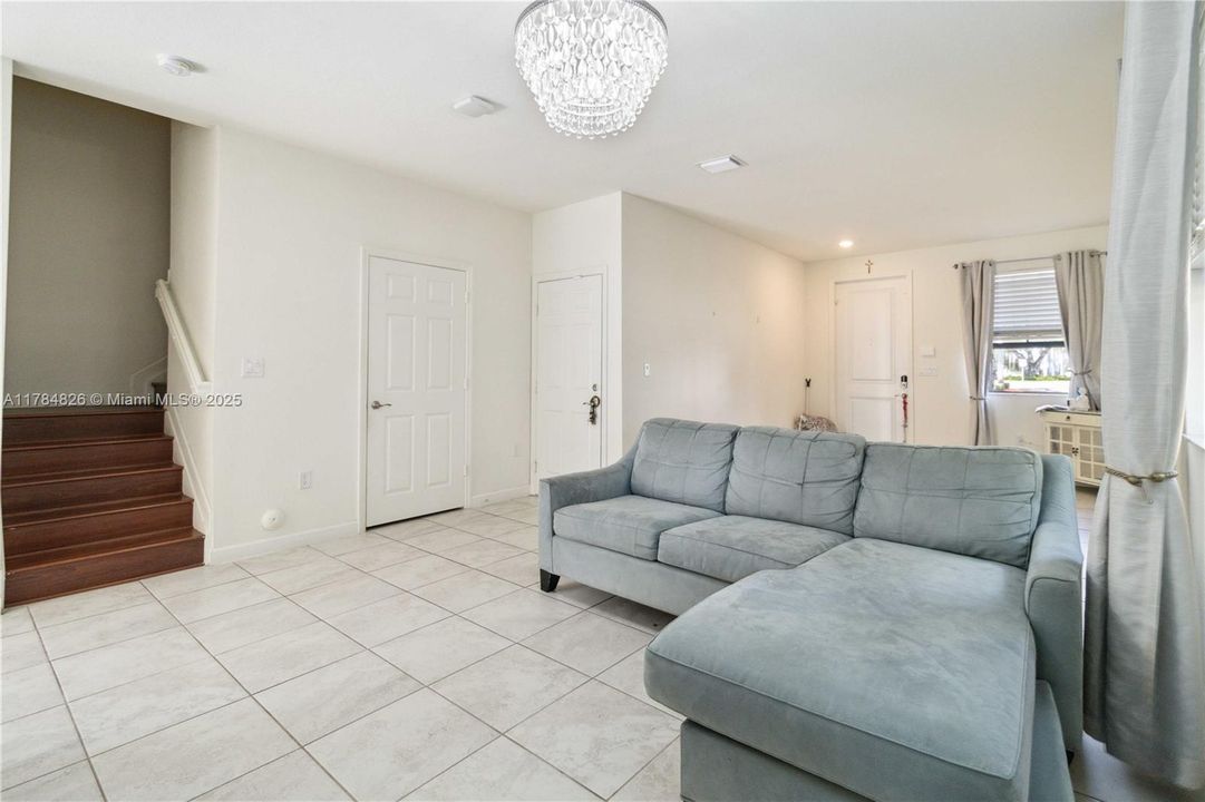 Recently Sold: $400,000 (3 beds, 2 baths, 1740 Square Feet)