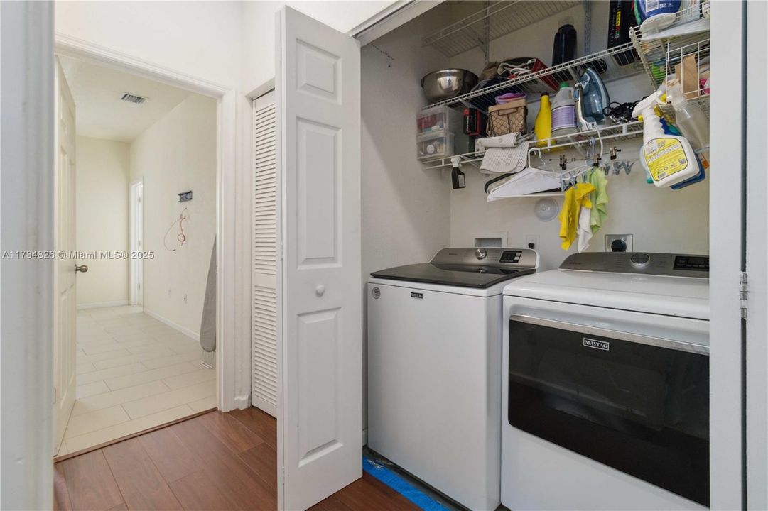 Recently Sold: $400,000 (3 beds, 2 baths, 1740 Square Feet)