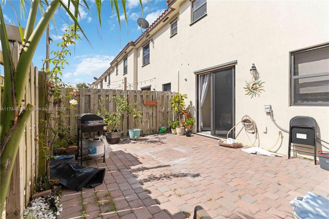 Recently Sold: $400,000 (3 beds, 2 baths, 1740 Square Feet)