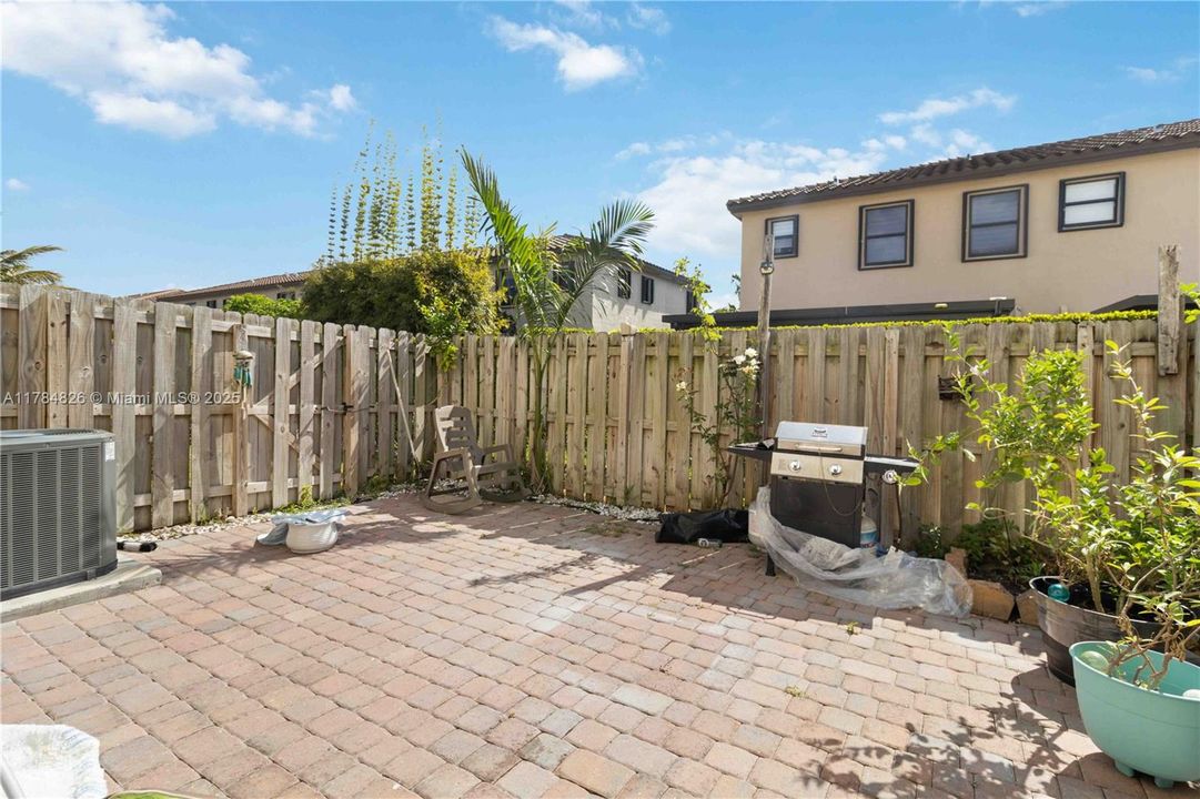 Recently Sold: $400,000 (3 beds, 2 baths, 1740 Square Feet)