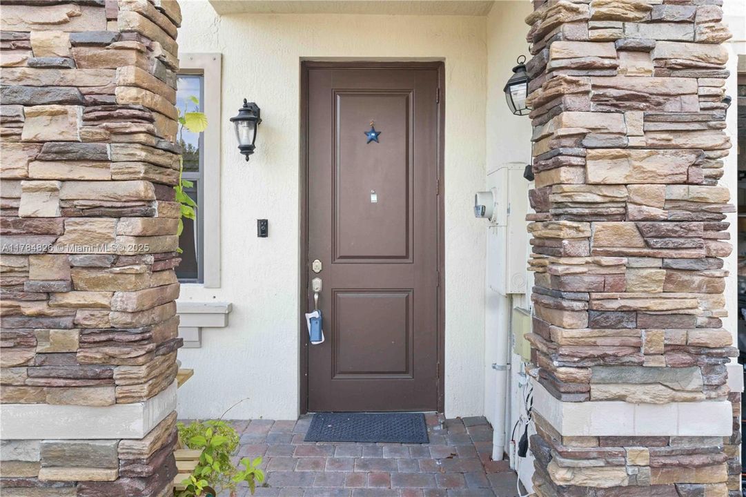 Recently Sold: $400,000 (3 beds, 2 baths, 1740 Square Feet)