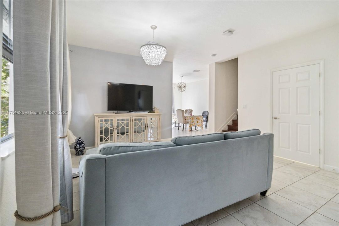 Recently Sold: $400,000 (3 beds, 2 baths, 1740 Square Feet)