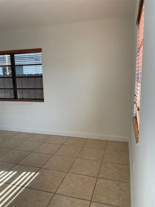 Active With Contract: $616,000 (3 beds, 2 baths, 1210 Square Feet)