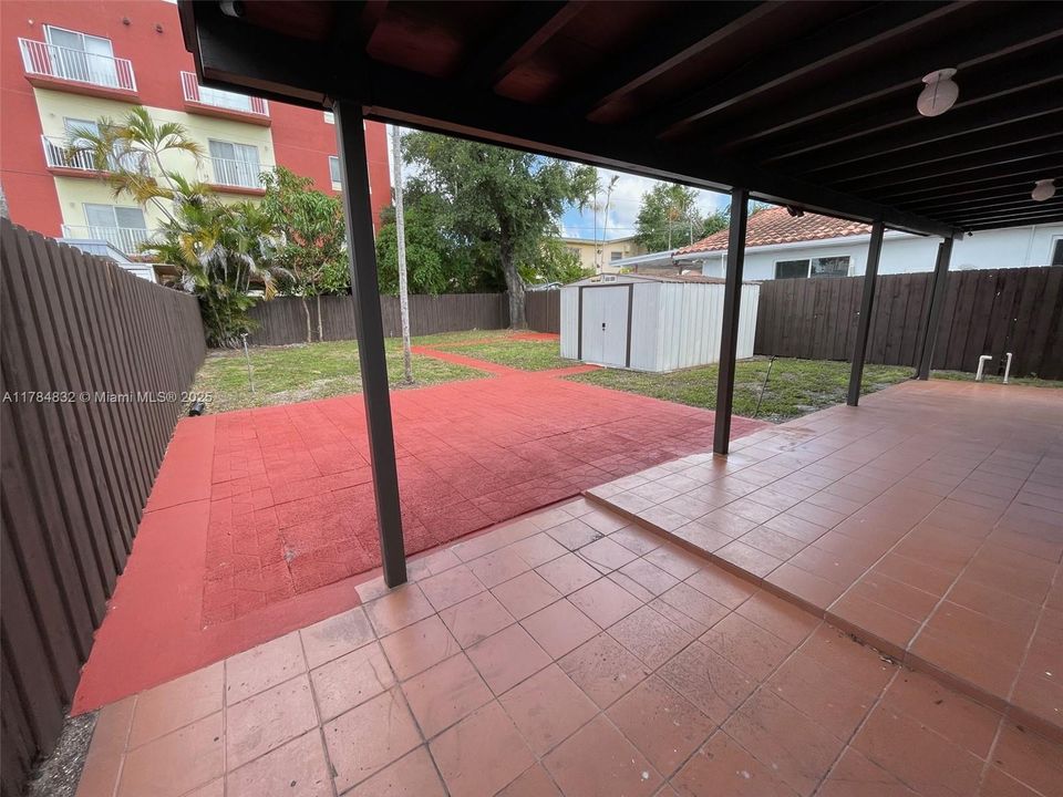 Active With Contract: $616,000 (3 beds, 2 baths, 1210 Square Feet)