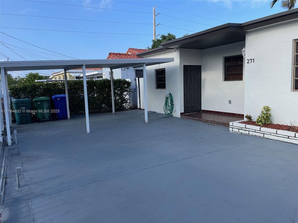 Active With Contract: $616,000 (3 beds, 2 baths, 1210 Square Feet)