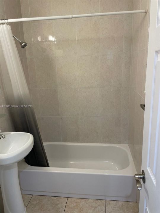 Active With Contract: $616,000 (3 beds, 2 baths, 1210 Square Feet)