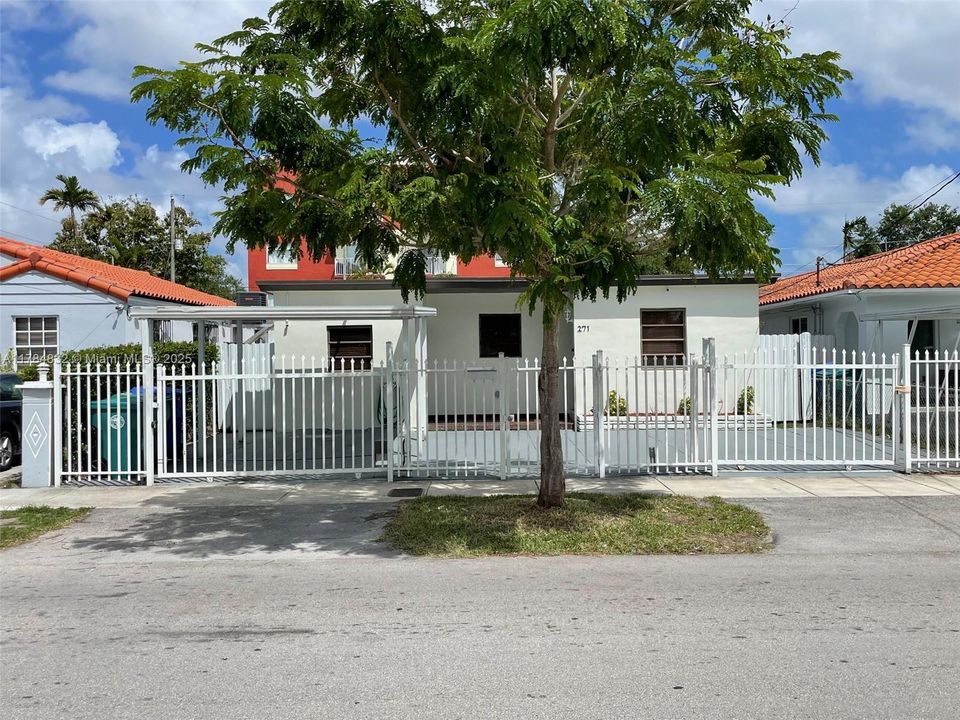 Active With Contract: $616,000 (3 beds, 2 baths, 1210 Square Feet)