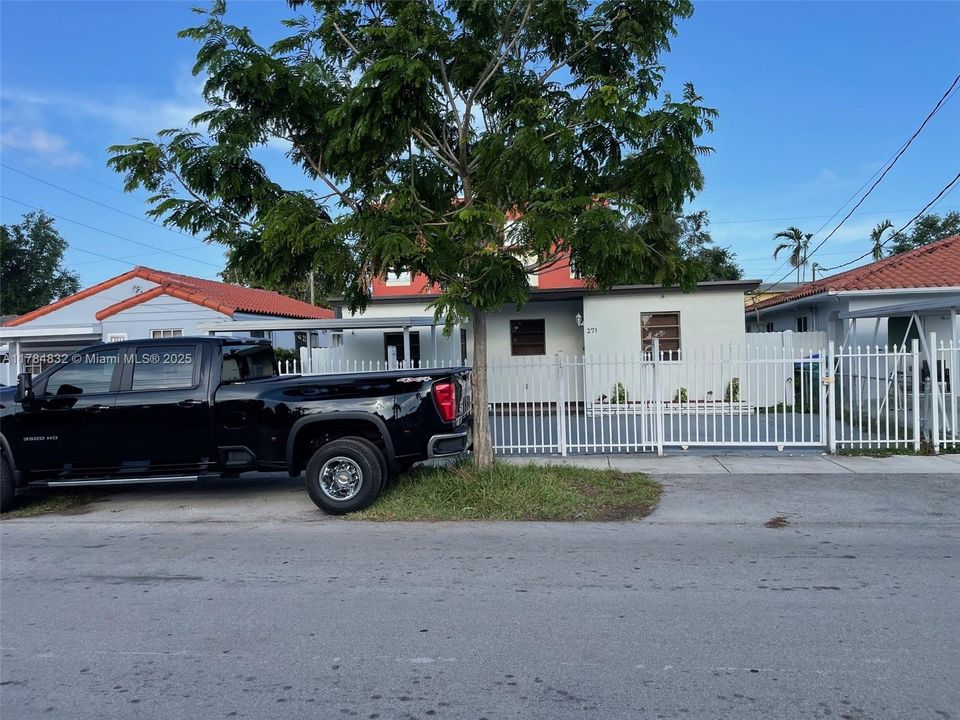 Active With Contract: $616,000 (3 beds, 2 baths, 1210 Square Feet)