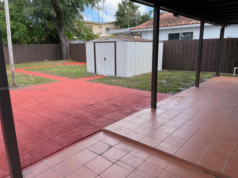 Active With Contract: $616,000 (3 beds, 2 baths, 1210 Square Feet)