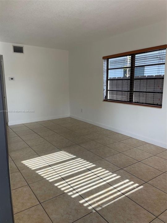 Active With Contract: $616,000 (3 beds, 2 baths, 1210 Square Feet)