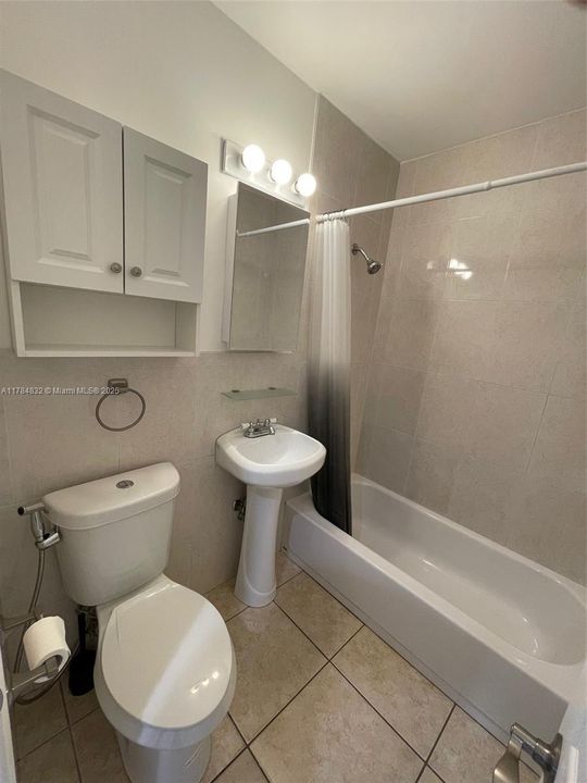 Active With Contract: $616,000 (3 beds, 2 baths, 1210 Square Feet)