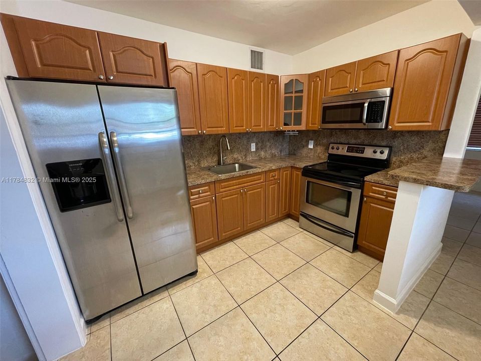 Active With Contract: $616,000 (3 beds, 2 baths, 1210 Square Feet)