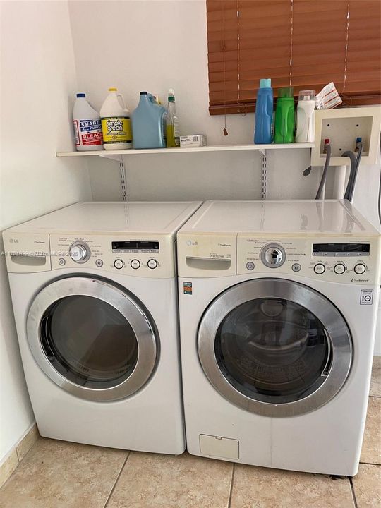 Active With Contract: $616,000 (3 beds, 2 baths, 1210 Square Feet)