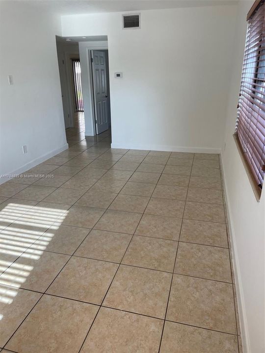 Active With Contract: $616,000 (3 beds, 2 baths, 1210 Square Feet)