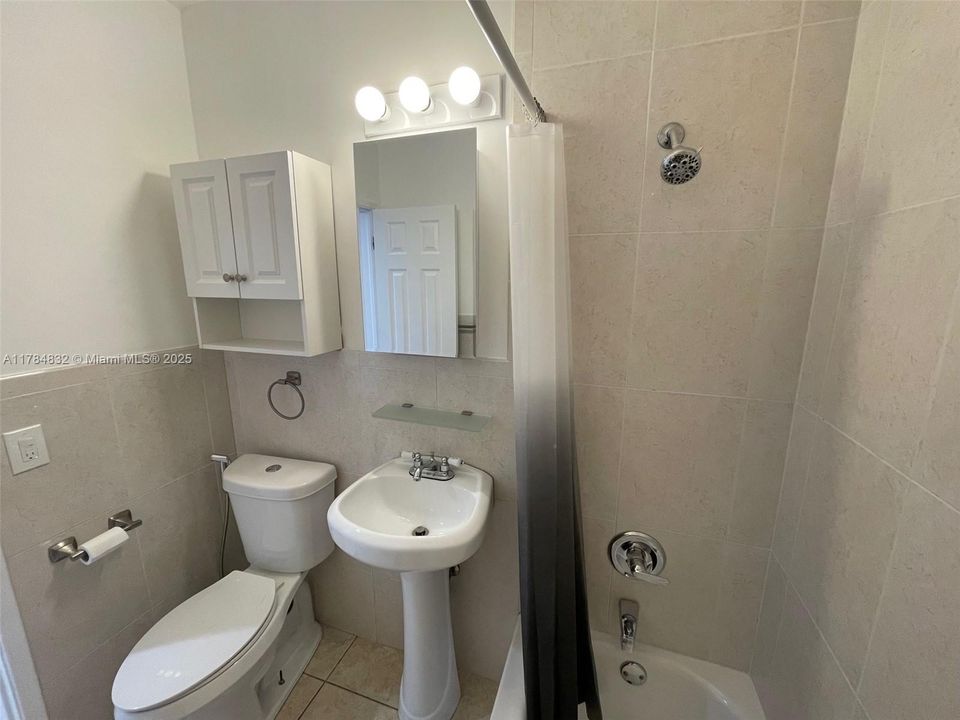 Active With Contract: $616,000 (3 beds, 2 baths, 1210 Square Feet)