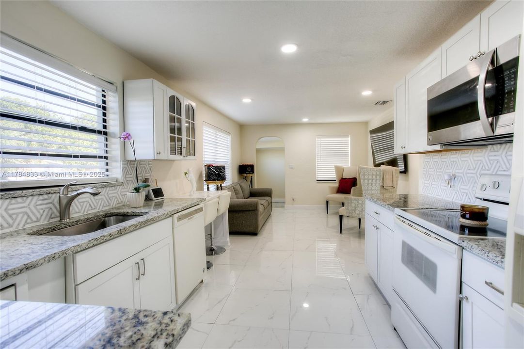 Recently Sold: $370,000 (2 beds, 1 baths, 773 Square Feet)