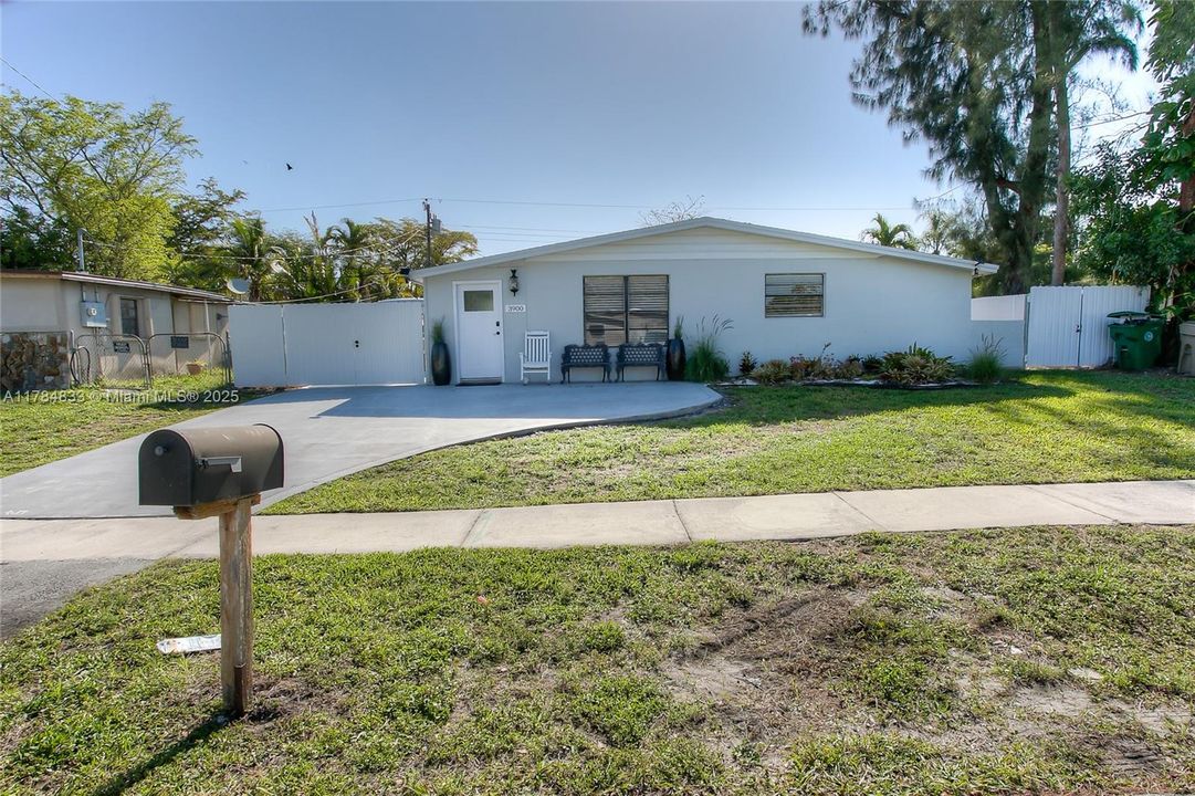 Recently Sold: $370,000 (2 beds, 1 baths, 773 Square Feet)